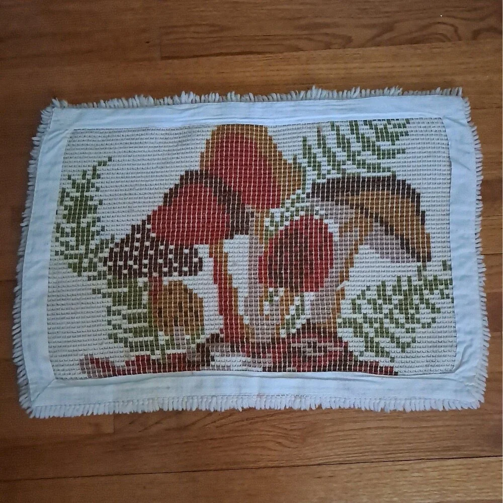70s Mushroom Latch Hook Rug 19